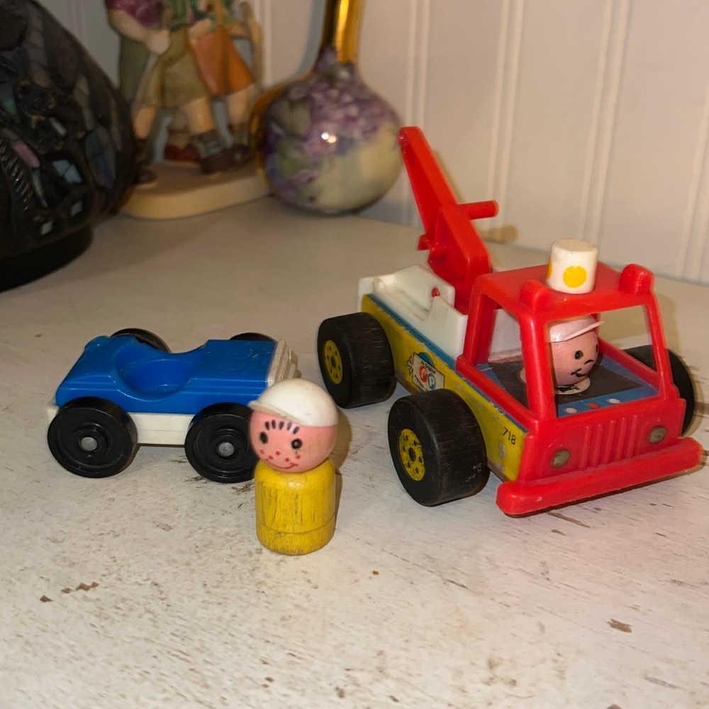 Vintage Fisher Price 718 Little People wood tow truck